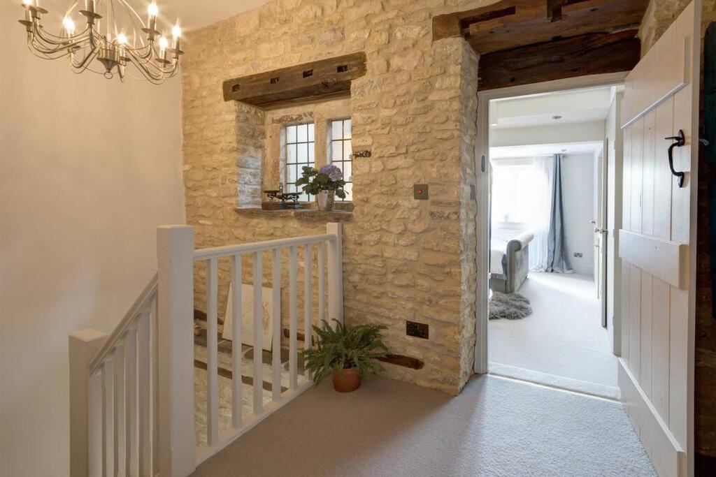 Bourton-on-the-Water Historic Cotswold Chic Style For Uk Staycation מראה חיצוני תמונה