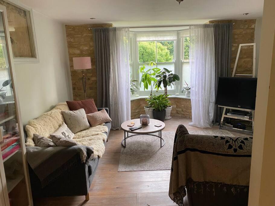 Bourton-on-the-Water Historic Cotswold Chic Style For Uk Staycation מראה חיצוני תמונה